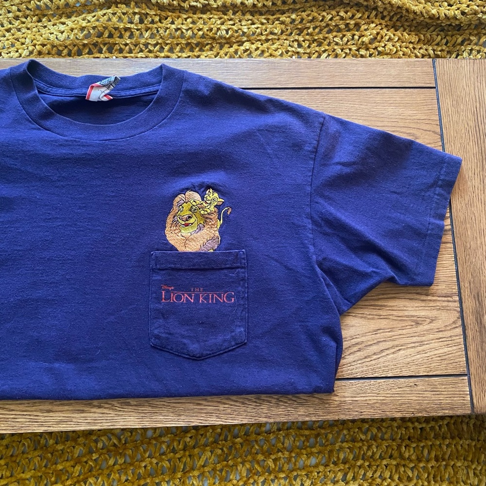 Rare vintage lion king embroidered shirt